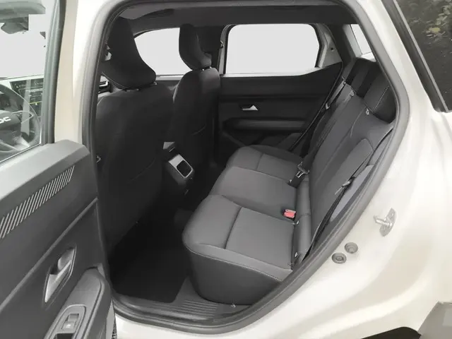 Dacia Duster 1,2 103 kW manuál rok 2026, strieborná, 20 km, Nemecko — foto 13 z 21