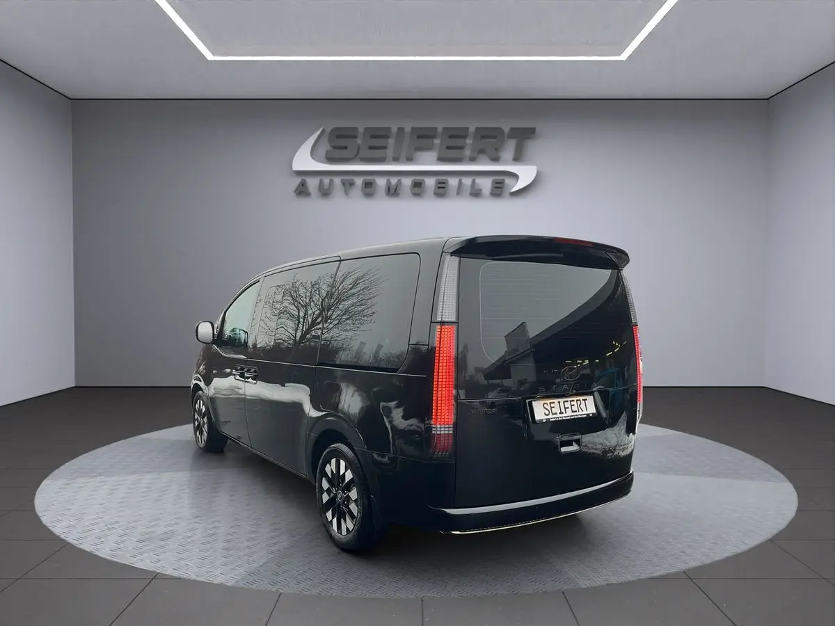 Hyundai Staria 1,6 165 kW automat rok 2026, čierna, 20 km, Nemecko — foto 3 z 36