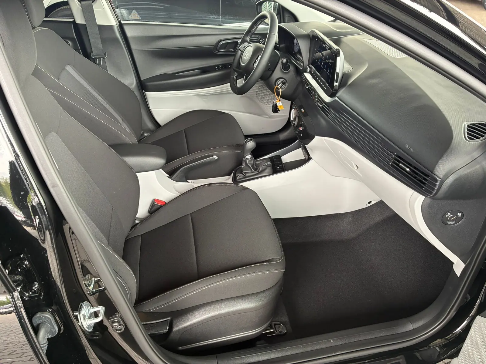Hyundai I20 58 kW 1.2 MPI manuál rok 2025, sivá, 15 km, Nemecko — foto 9 z 24
