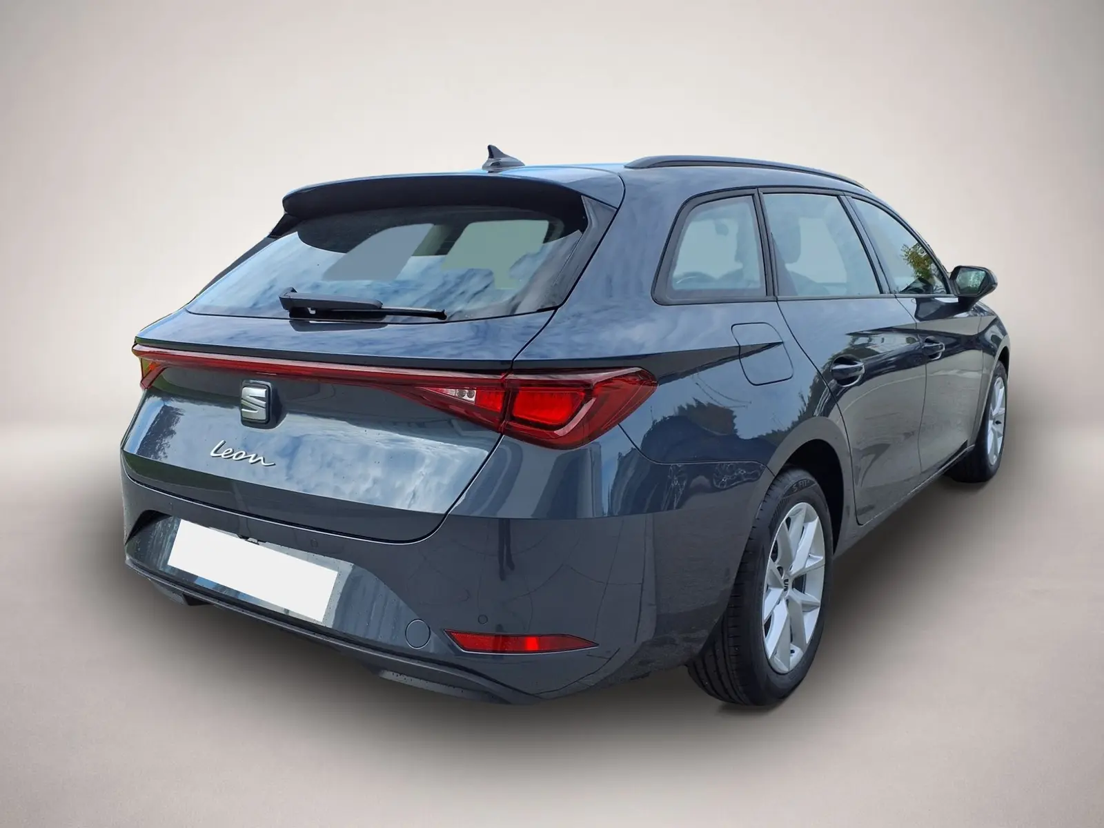 Seat Leon 85 kW 1.5 TSI manuál, sivá, 50 km, Nemecko — foto 3 z 4