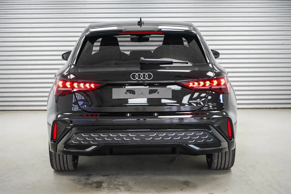 Audi A3 4x4 2,0 150 kW TFSI automat rok 2026, čierna, 20 km, Nemecko — foto 4 z 22