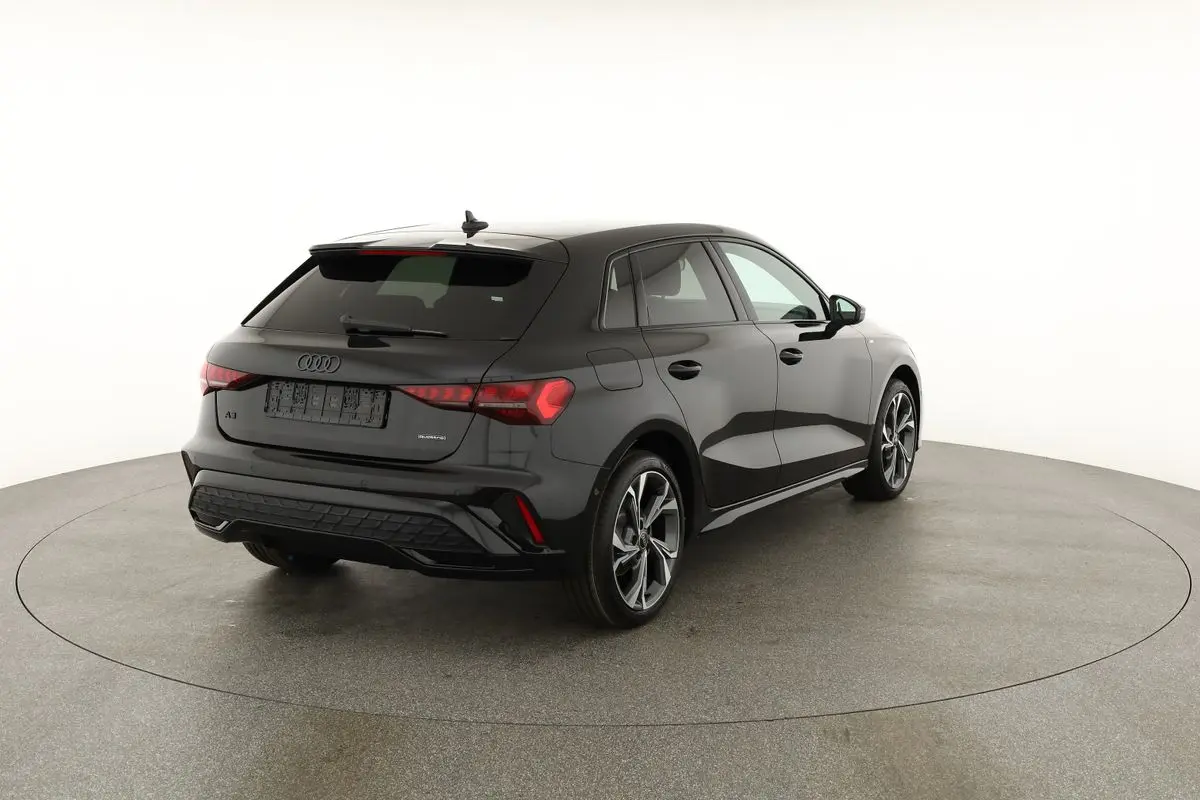 Audi A3 4x4 2,0 150 kW TFSI automat rok 2026, čierna, 10 km, Nemecko — foto 3 z 38