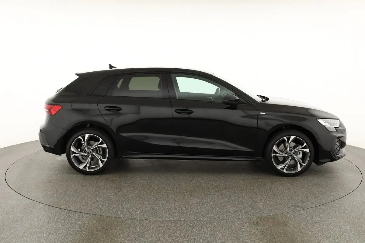 Audi A3 4x4 2,0 150 kW TFSI automat rok 2026, čierna, 10 km, Nemecko — foto 7 z 38