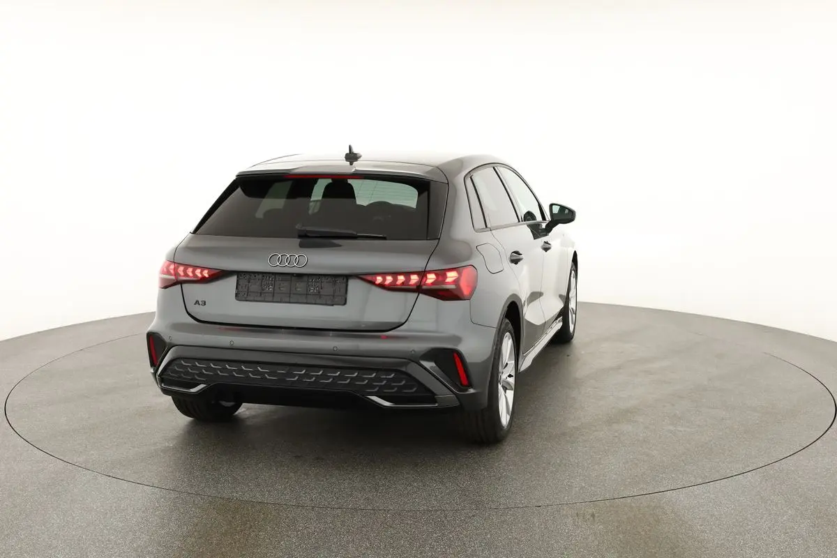Audi A3 1,5 110 kW TFSI automat rok 2026, sivá, 10 km, Nemecko — foto 2 z 40