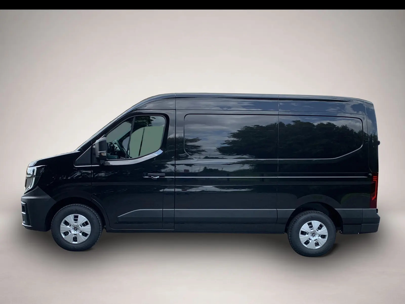 Renault Master 2,0 125 kW 3,5t automat rok 2026, čierna, 50 km, Nemecko — foto 2 z 4