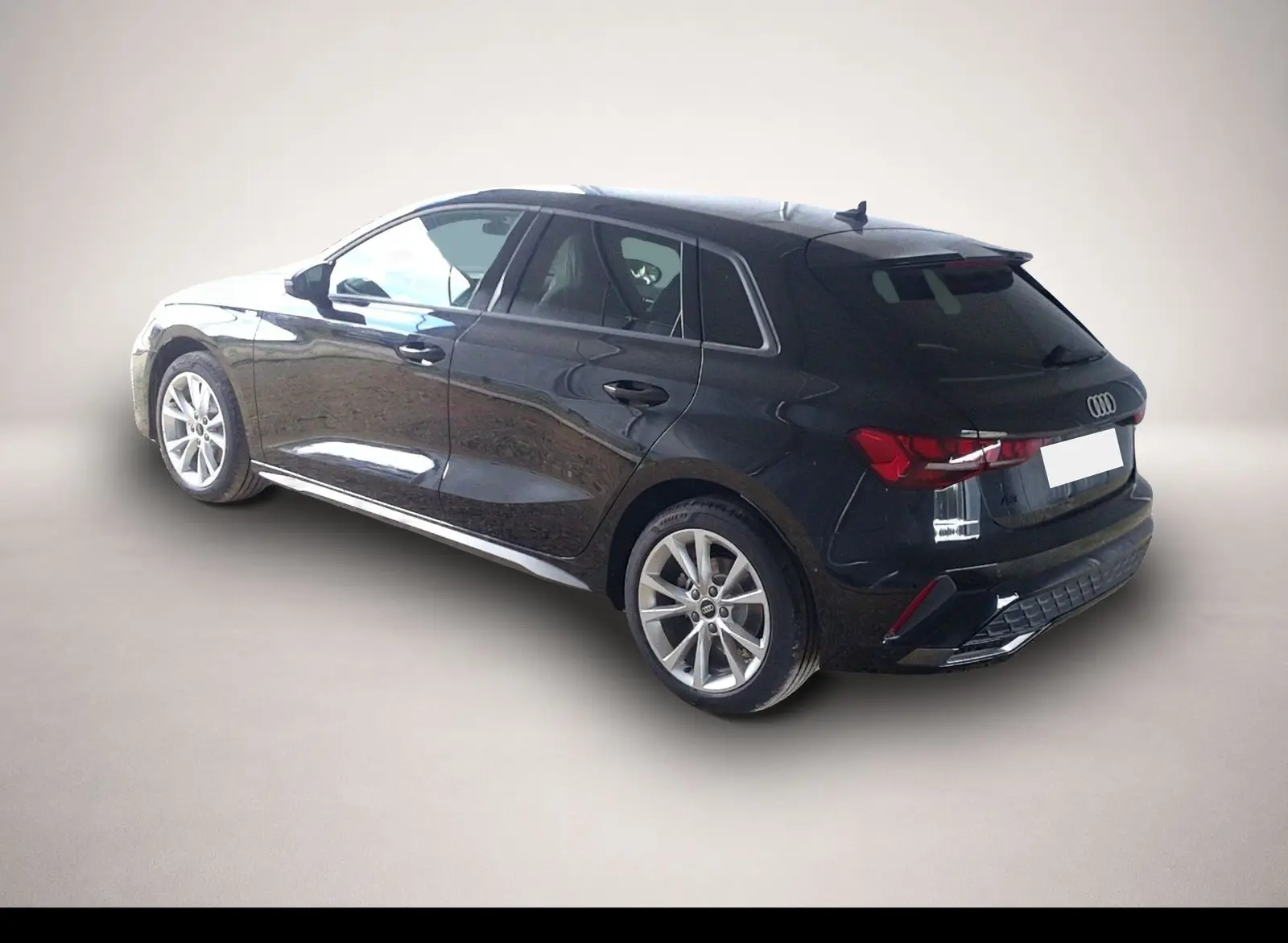 Audi A3 1,5 110 kW TFSI automat, čierna, 50 km, Nemecko — foto 2 z 5