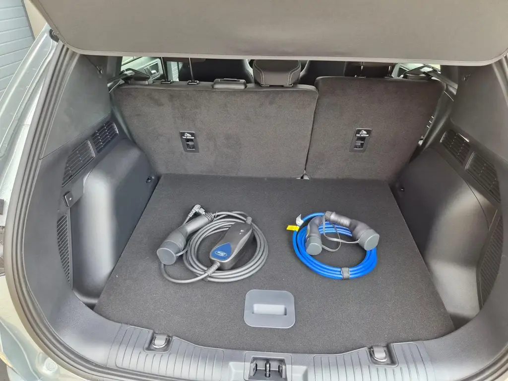 Ford Kuga Titanium 243 koní 2,5 PHEV 178 kW automat rok 2026, 2 km, Rakúsko — foto 10 z 56