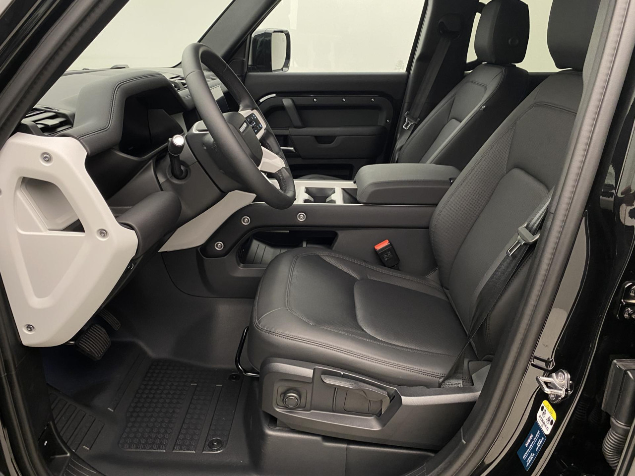 Land Rover Defender AWD 147 kW 3.0 d automat, Česko — foto 11 z 60